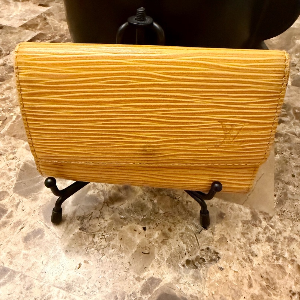 Louis Vuitton Yellow Epi Leather 6-Ring Key-holder Wallet